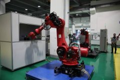 國產(chǎn)工業(yè)機器人發(fā)展的攔路虎